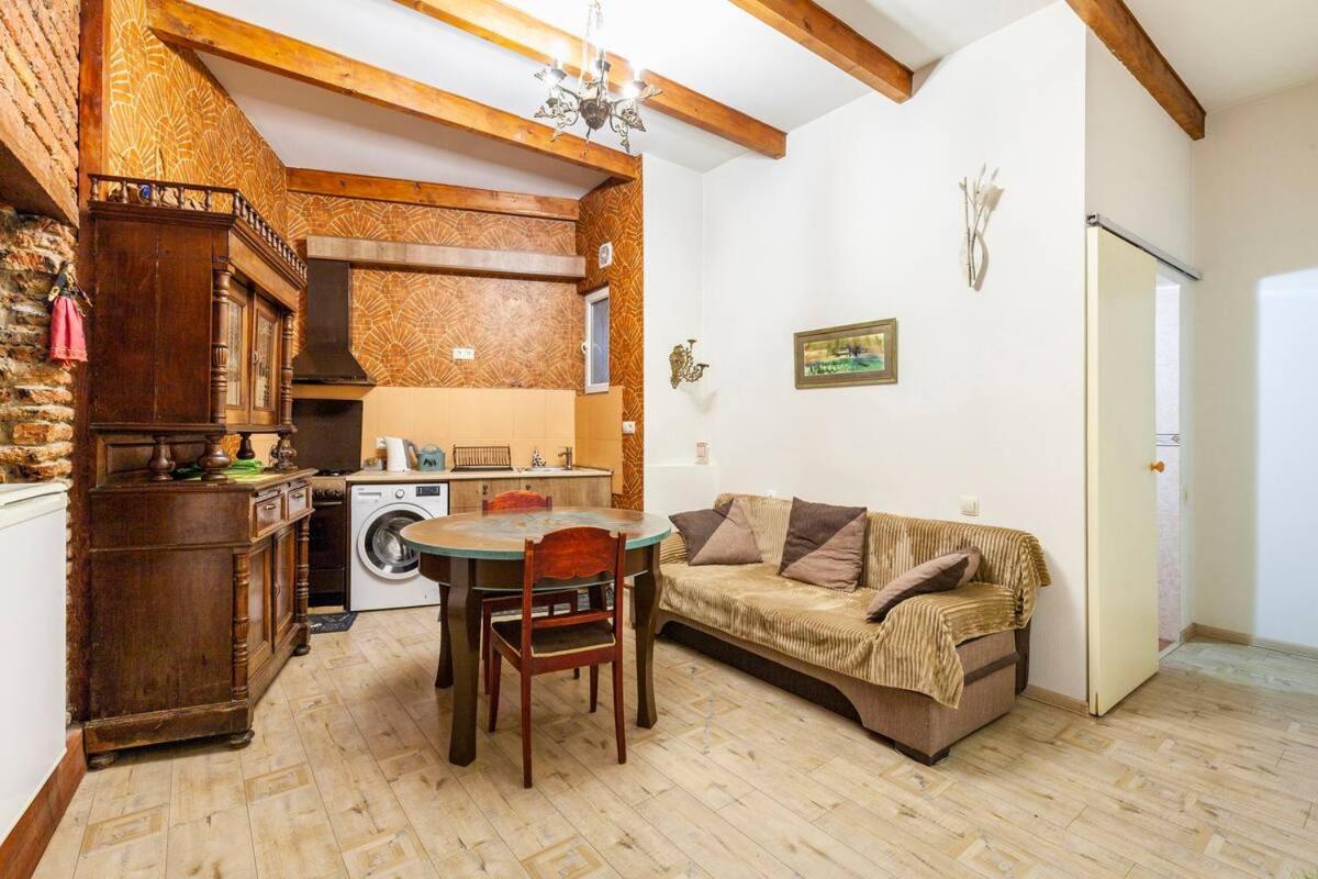 Art House Petunia Lägenhet Tbilisi Exteriör bild