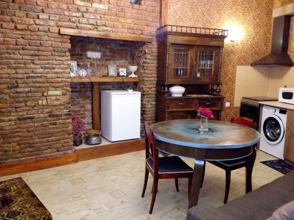 Art House Petunia Lägenhet Tbilisi Exteriör bild