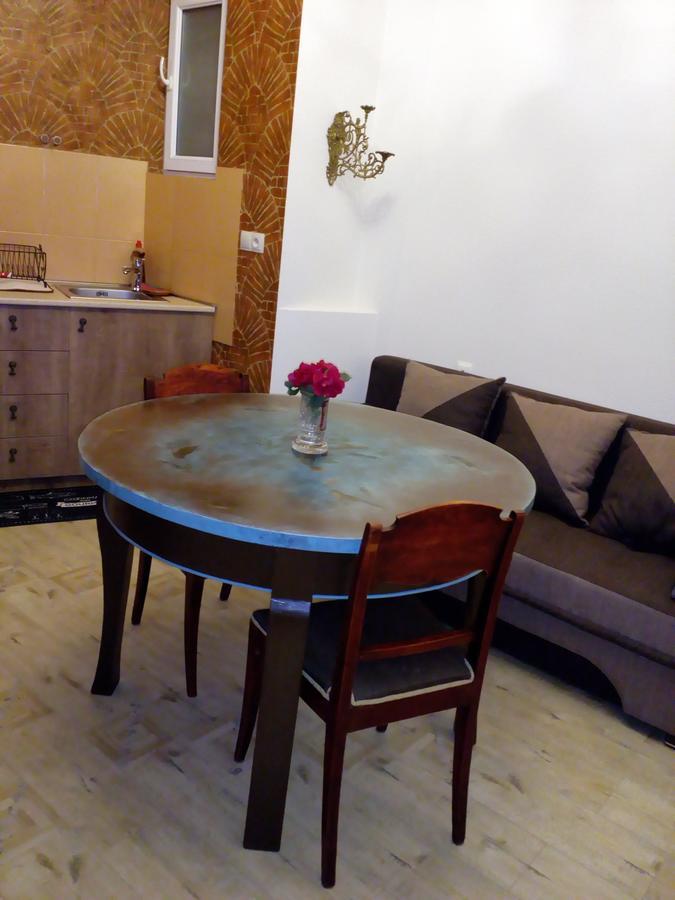 Art House Petunia Lägenhet Tbilisi Exteriör bild