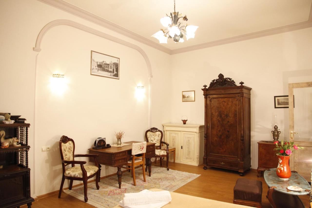 Art House Petunia Lägenhet Tbilisi Exteriör bild